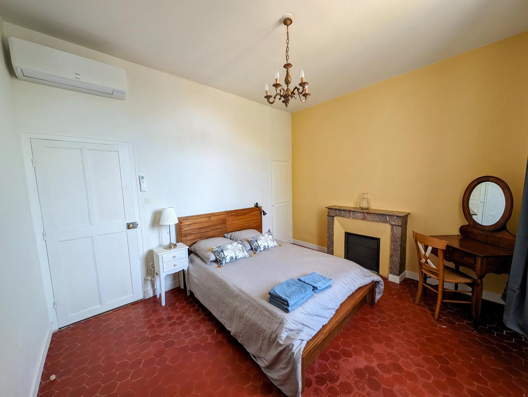 Maison De Style Tout Confort, Position Ideale, Avec Clim Et Petit Exterieur Orange  Kültér fotó